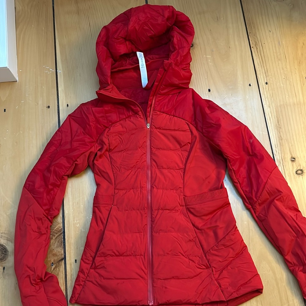 lululemon Women’s Down For It All Jacket
Size 4